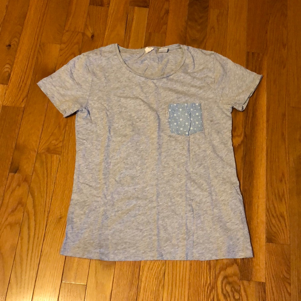 Levi’s - Gray Tee